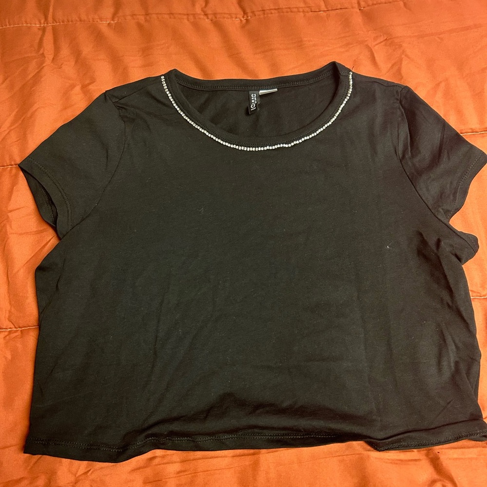 Crop top with diamond collar